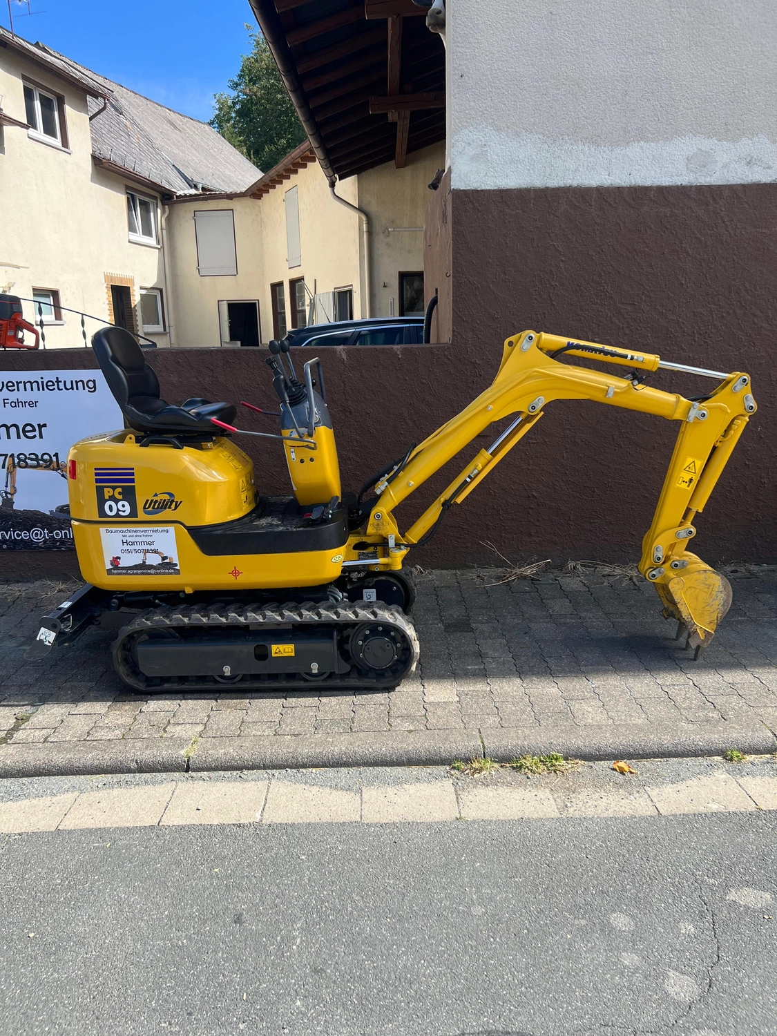 Hammer - Baumaschinenvermietung Dienstleistungen - Bagger 1 Tonne