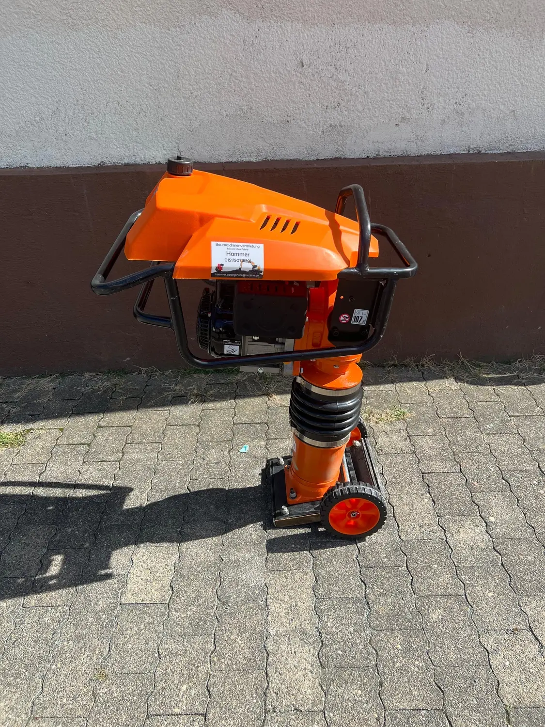 Hammer - Baumaschinenvermietung Dienstleistungen - Stampfer